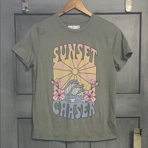 Abercrombie Kids Size 13/14 Sage Green T-Shirt Like New, Sunset Chaser Graphic